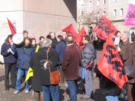 Rassemblement devant l’inspection académique de Rouen